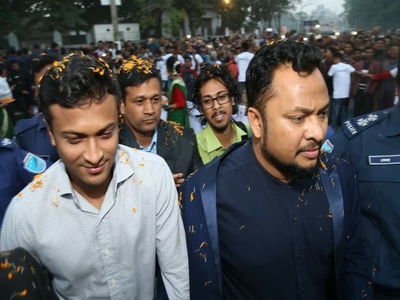 The world's number one cricketer Shakib Al Hasan and Dr.Kamrul Ahsan,  brother in shoulders